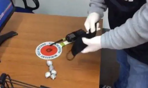 Hashish e cocaina dentro la mascherina: arrestati due giovani tunisini