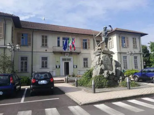 Comune del torinese finisce nella bufera: "Hanno negato l'Olocausto"