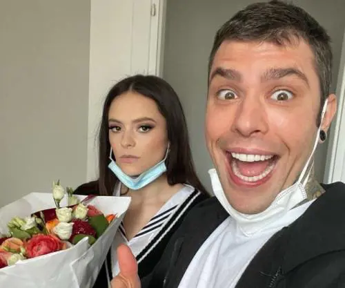"Ultima foto, poi via il telefono": Fedez chiede scusa alla Michielin