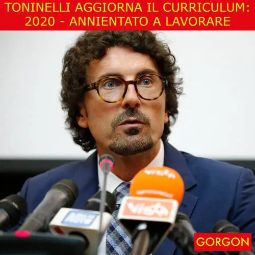 Ecco la satira del giorno. Toninelli aggiorna il curriculum