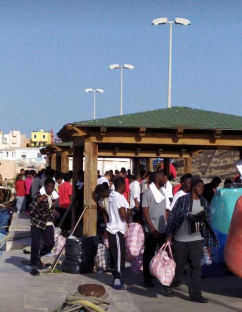Nuovo esodo verso Lampedusa: 300 migranti sbarcati nelle ultime ore