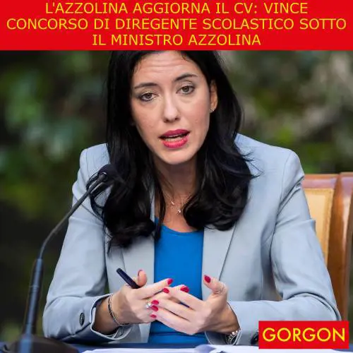 Ecco la satira del giorno. Azzolina aggiorna il cv