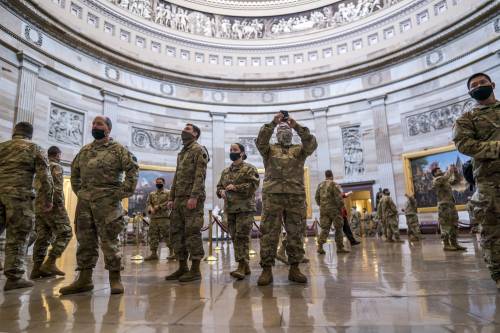 Washington invasa da militari: Biden non allontana l'esercito