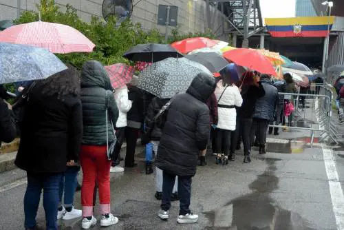 Assalto ai seggi per gli ecuadoriani. I milanesi a tavola