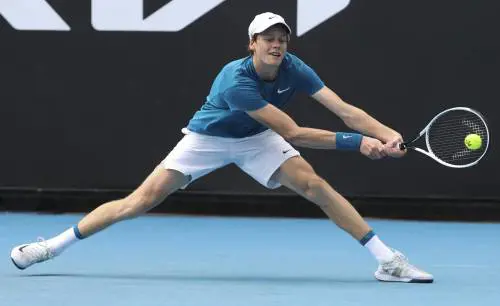 C'è Sinner nel tennis stanco e senza tempo