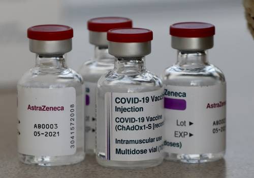 "AstraZeneca ha un'efficacia limitata". E il Sudafrica sospende il vaccino