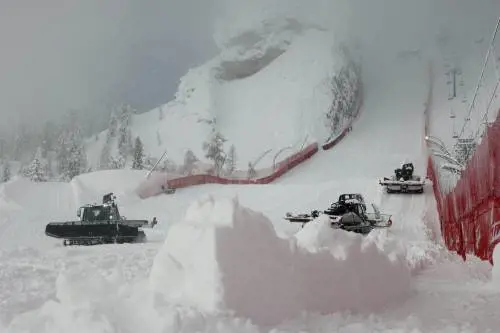 La neve fresca e la bolla. Il Mondiale imprigionato va "veloce" per liberarsi