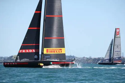 Luna Rossa sfida Ineos. La battaglia in mare che spacca l'Europa