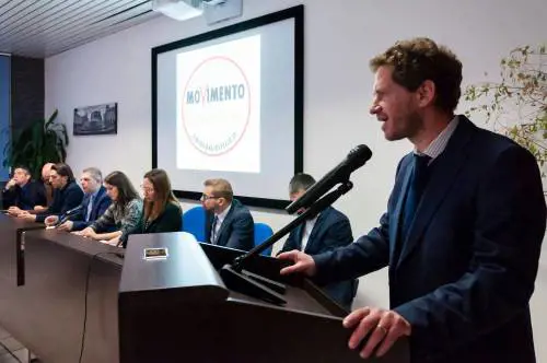 "Piegati alla tecnocrazia". Nel M5s scoppia il caos