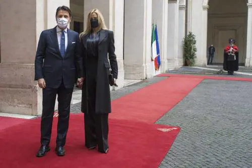 Lo show di Conte con Olivia. E pensa già a tornare in scena