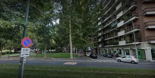 Massacrato dentro il bar da una gang di ragazzini