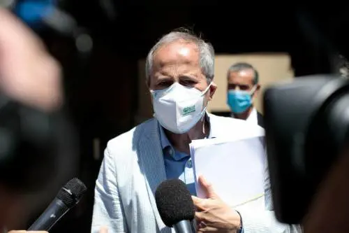 Crisanti choc: "Niente scudo ai vaccinatori"