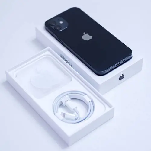 Con il futuro iPhone 13 di Apple lo schermo non si spegnerà mai