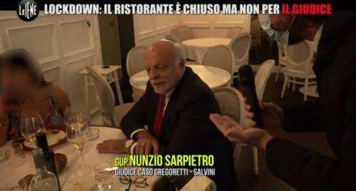 Il pranzo "vietato" del gup anti Salvini: "Ero in stato di necessità"