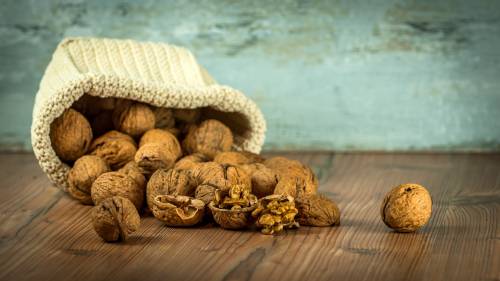 Noci, proprietà e benefici del frutto amico del cuore