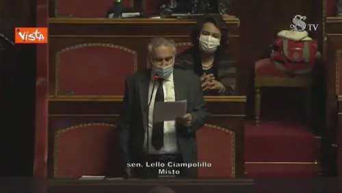 Ciampolillo in zona cesarini annuncia no a fiducia e replica a Salvini: "Mai lavorato in vita tua"