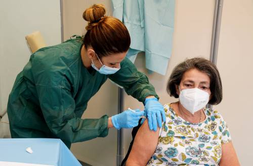 Over 80, oggi i primi vaccini. In quattro giorni 15mila dosi