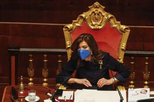 Il ritorno di Ciampolillo, chiede la parola ma la Casellati lo inchioda: "Sempre all'ultimo momento..."