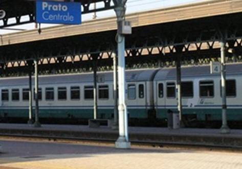 "I neri come te portano il virus". Ragazza costretta a scendere dal treno per due starnuti
