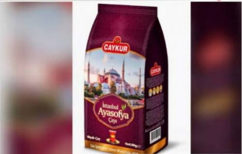 Santa Sofia, ultimo sfregio di Erdogan: da chiesa a moschea fino a marca di tè