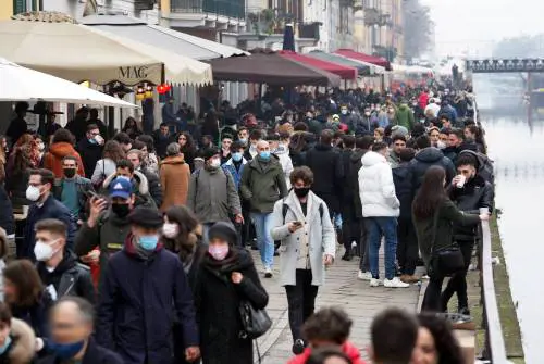 "Arancione", "Ora riaprire". Ed è scontro tra le Regioni