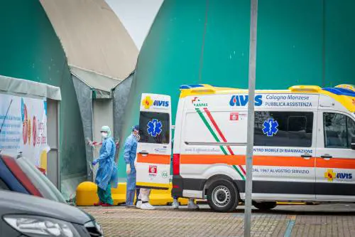 Dalle bugie sul virus alle reticenze sul siero. Chi ha gestito (male) l'emergenza ora risponda