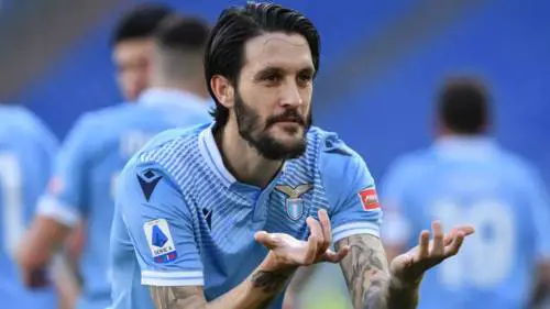 "Aspetta, no?". La furia di Luis Alberto dopo la sostituzione