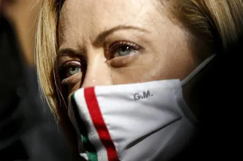 Insulti alla Meloni, sospeso il professore. "Tre mesi senza paga"