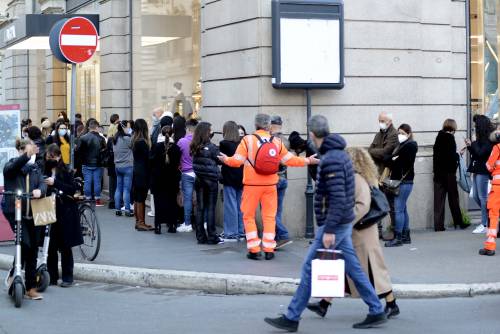 Visite, spostamenti, zone rosse: ecco il primo decreto di Draghi