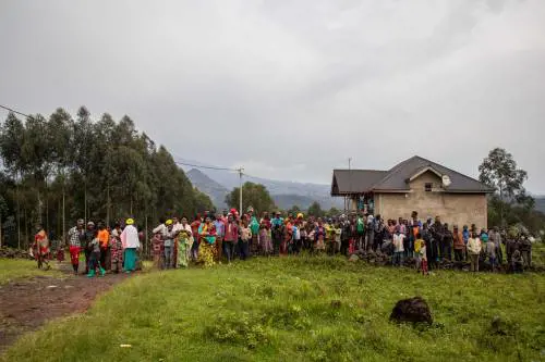 Negli uomini africani che abbracciano il corpo la vera "Pietà" cristiana