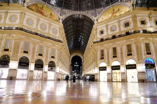 Niente sconti in Galleria? Pure il Pd bacchetta Sala