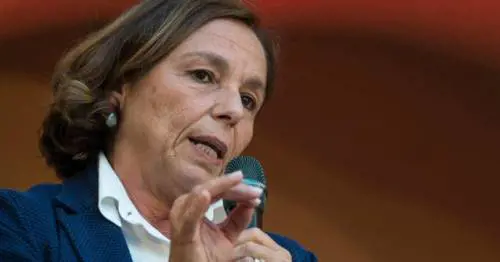 Sea Eye a Palermo. L'ira della Lega Lamorgese all'Ue: rivedere i rimpatri