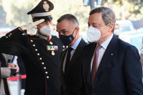 Draghi, ci mancava l'orecchiologa: "Cosa rivela il suo orecchio"