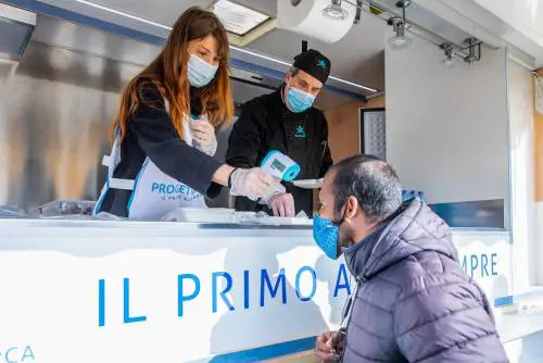 Arca Onlus: "Portiamo cibo ai bisognosi, sosteneteci"