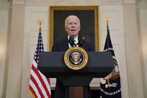 Accordo tra J&J-Merck. Biden promette: "Adulti tutti vaccinati a maggio"