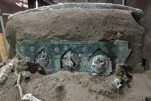 Pompei nella bufera per il nuovo direttore ma un "carro di lusso" zittisce la polemica