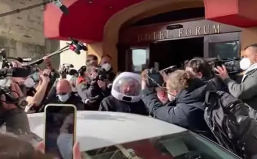 L'astronauta Grillo incorona Conte: da premier-ospite a padrone di casa