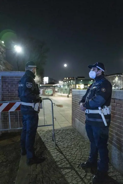 Troppa folla, rischio alto: ore 15, chiudono i Navigli