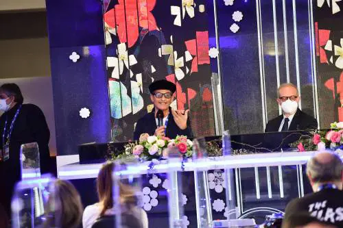 Il caporalmaggiore Fiorello e la missione impossibile: vincere la sfida senza pubblico in sala