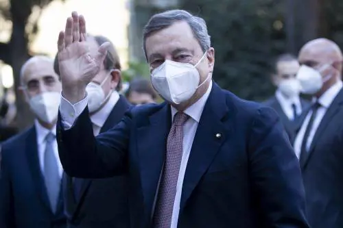 Draghi e il piano su due binari. Cosa c'è dietro l'accelerazione