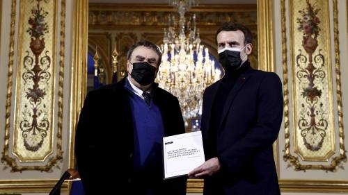 "Torturato e assassinato dall'esercito francese". Macron ammette il crimine sul leader algerino