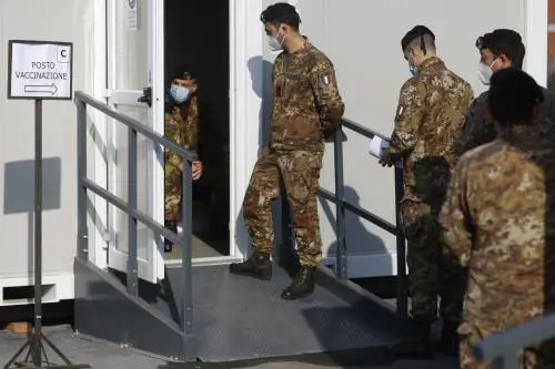 "Fare il vaccino porta a porta". Ecco il piano della task force militare