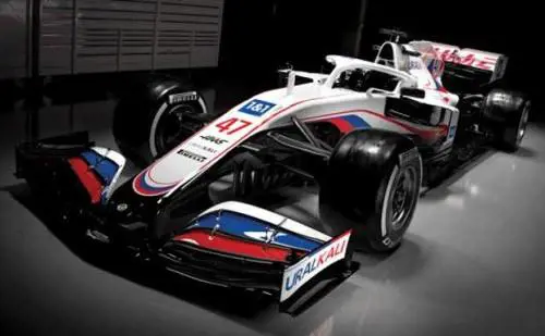 L'americana Haas si veste con la bandiera russa