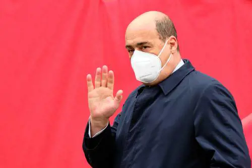 Zingaretti abbraccia i 5s, una mina sul suo successore