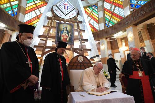 Il Papa si appella a Al Sistani "La religione non è violenza"