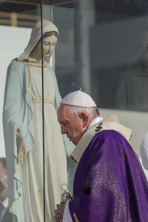 La benedizione della Madonna vandalizzata dal Califfato