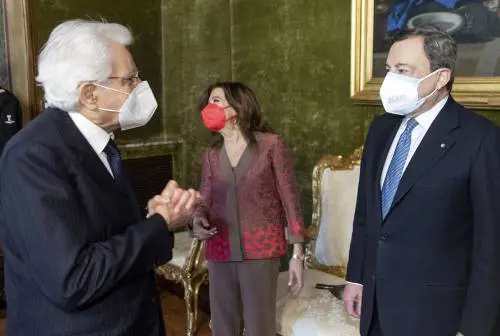 La politica del silenzio di Mario Draghi che piace a Sergio Mattarella