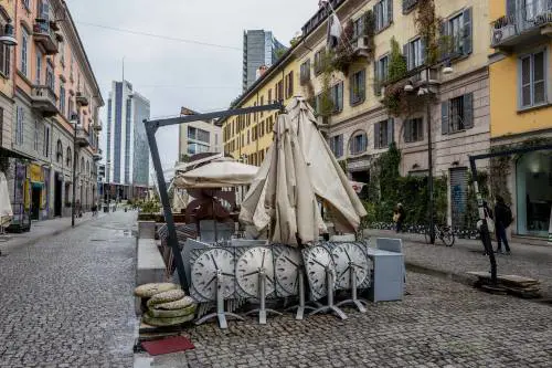 "Coprifuoco non escluso": ecco cosa può accadere in Francia