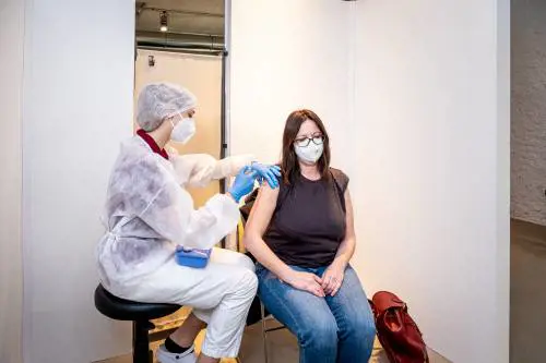 Johnson&Johnson taglia le forniture: per l'Italia a rischio 7 milioni di vaccini