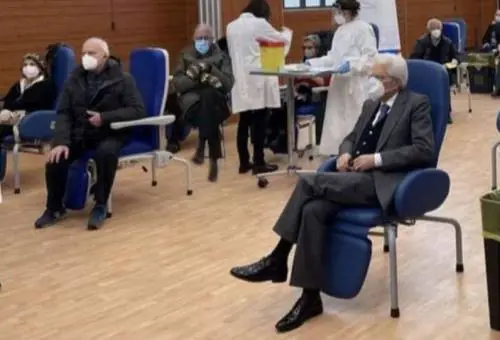La foto ritoccata del presidente della Repubblica Mattarella